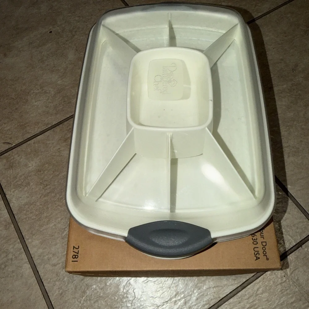Pampered Chef Chillzanne Rectangle Server Tray & Lid Veggie Deviled Eggs